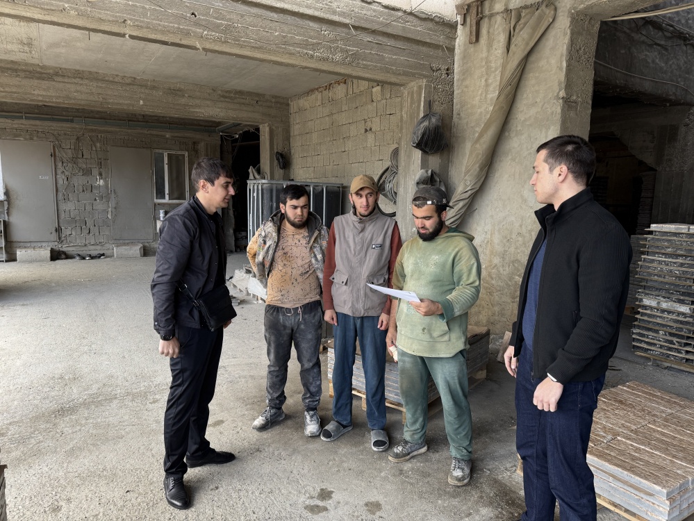 Иностранным гражданам, осуществляющим трудовую деятельность в Хасавюртовском районе, разъяснили правила пребывания в России